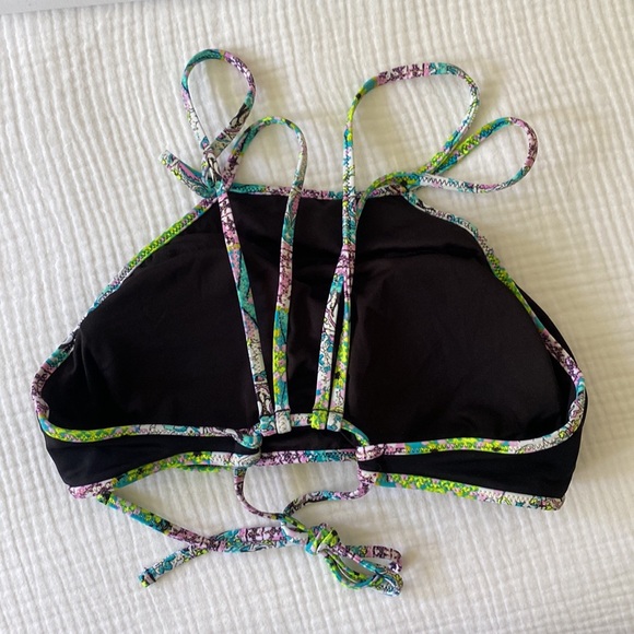 Victoria’s Secret Bikini Top - Picture 2 of 3